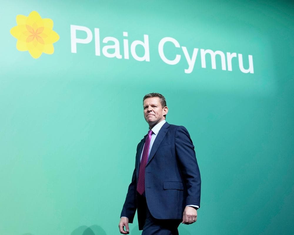 Welsh first minister calls on Burnham to deliver ‘new deal’ on devolution
