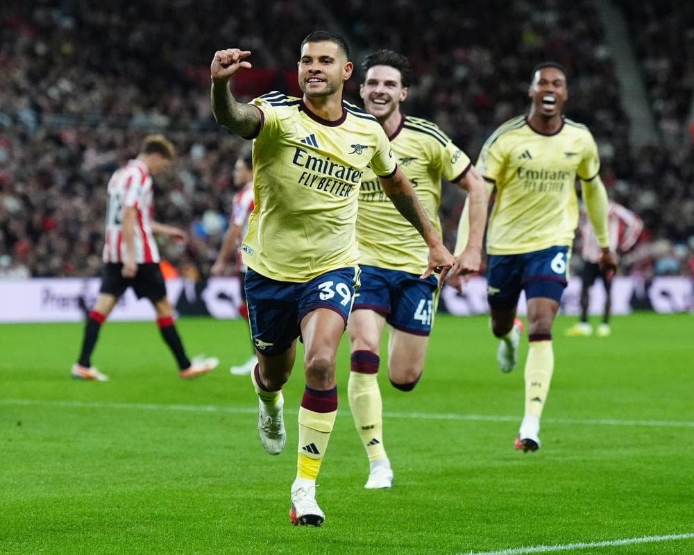 Guimarães and Saka fire Arsenal to win at Sunderland after Raya spot-kick save