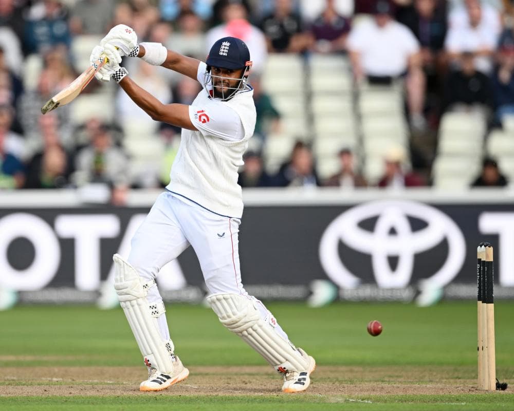 Gay and Brook put England in complete control after Pakistan crumble once more