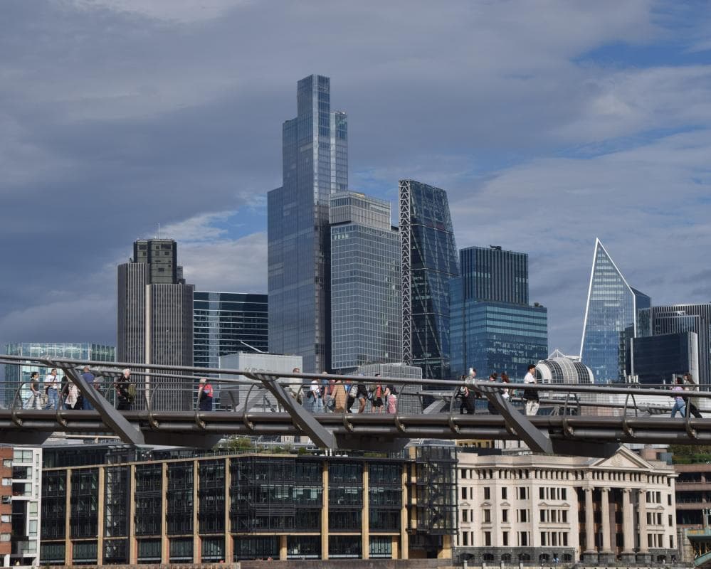 Bond sell-off: US government borrowing costs hit highest since 2002, as UK 30-year bond yield hits 6% – as it happened