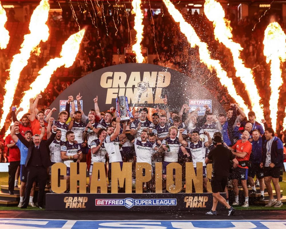 Wakefield dominate Warrington in Grand Final to claim fairytale Super League title