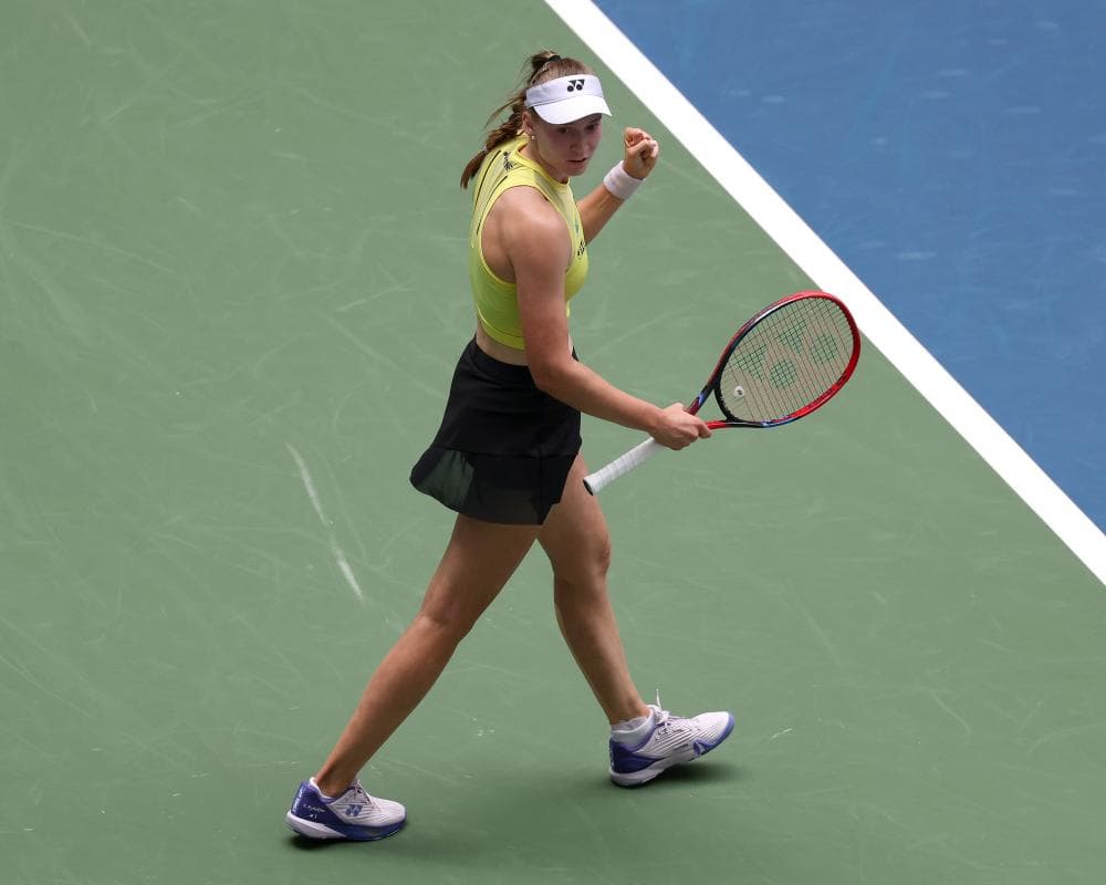 Rybakina claims world No 1 spot with three-set US Open win over Zheng Qinwen